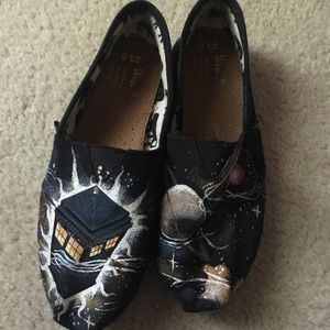 ~HOST PICK~ Custom Painted Doctor Who Toms